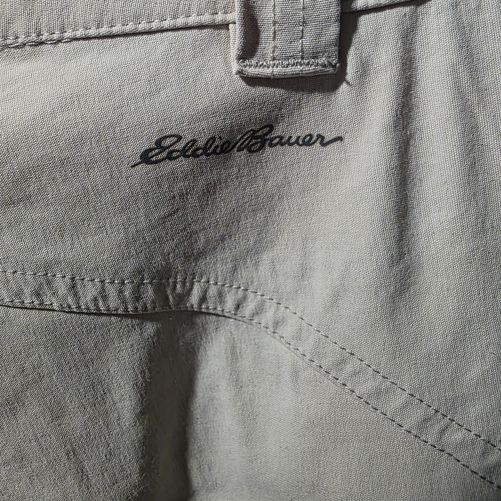 Eddie Bauer Light Cream Cargo Shorts - Picture 4 of 4